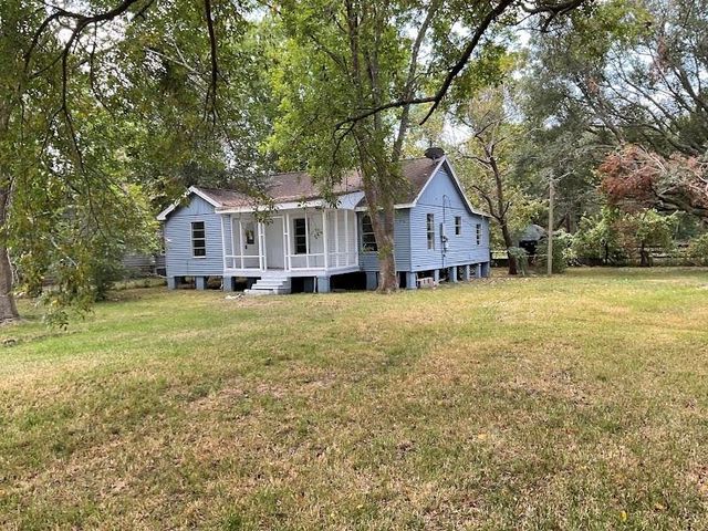  1414 Avenue K, Danbury, TX 77534