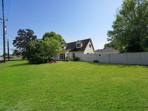  2503 Pansy St, Pasadena, TX 77503