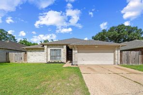 11423 Sunny Creek, Houston, TX 77066