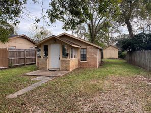 1229 Kyle, Clute, TX 77531