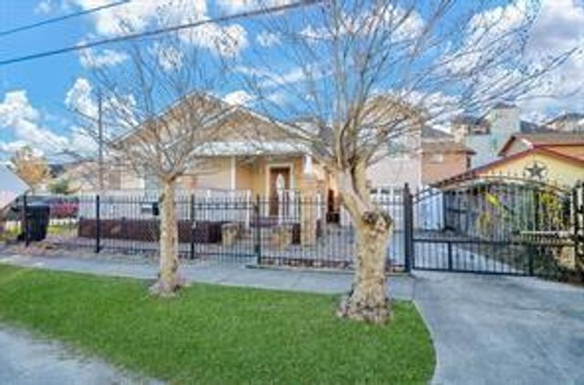1401 Holly, Houston, TX, 77007