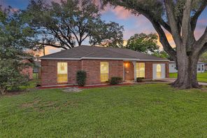 815 Frazer, Houston, TX, 77038