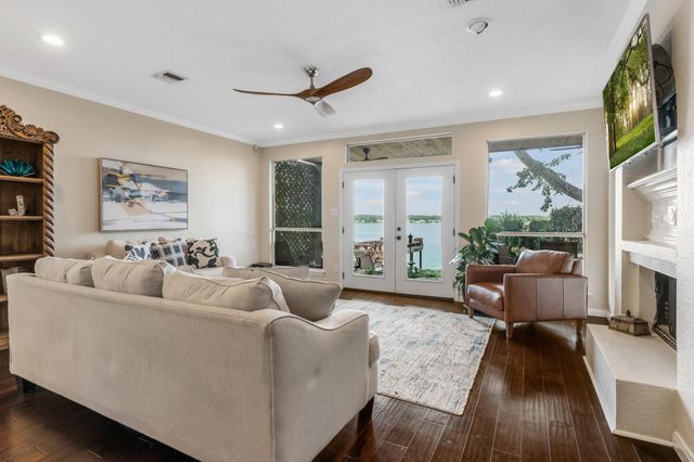 1130 Lake View Dr