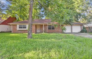  1015 Stevens Ave, Conroe, TX 77301