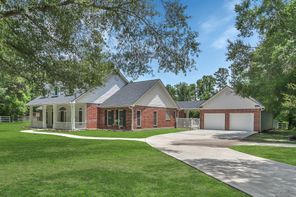  26320 Pin Oak Dr, Magnolia, TX 77354