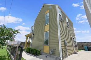 1520 Hedrick, Houston, TX 77011