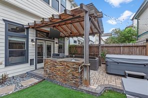 5825 Petty, Houston, TX 77007