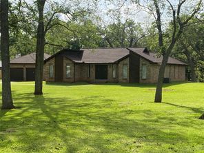 127 Woodcrest, Clute, TX, 77531