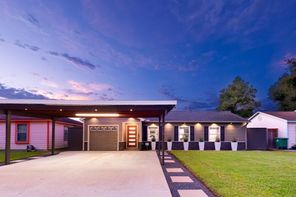 1838 Saxon, Houston, TX, 77018