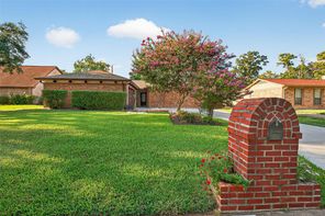 10306 Windriver, Houston, TX 77070