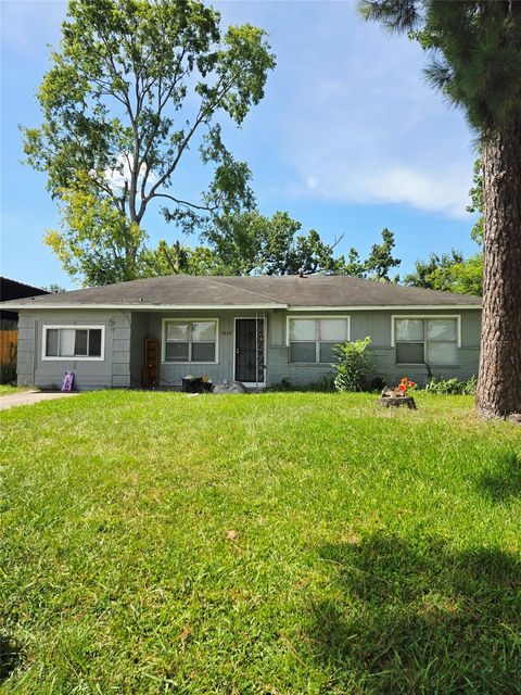 7445 Cabot, Houston, TX, 77016