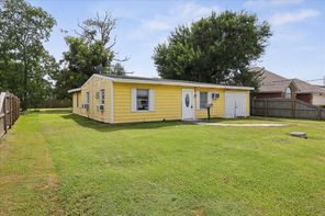 3811 Dunn, Groves, TX, 77619