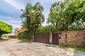 250 Calle Ahuehuetes, Jiutepec
