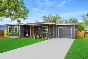 381 Perryman Street, New Braunfels, TX, 78130