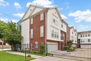2260 La Branch, Houston, TX, 77002