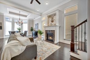 2010 Sabine, Houston, TX 77007
