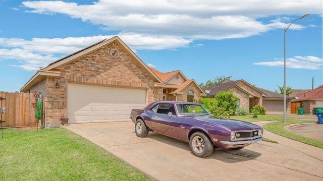 143 Eagle Nest Ct, Richwood, TX 77566