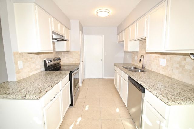 2126 Highland Hills Dr