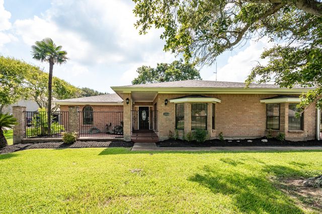  13310 Bay Place, Beach City, TX 77523