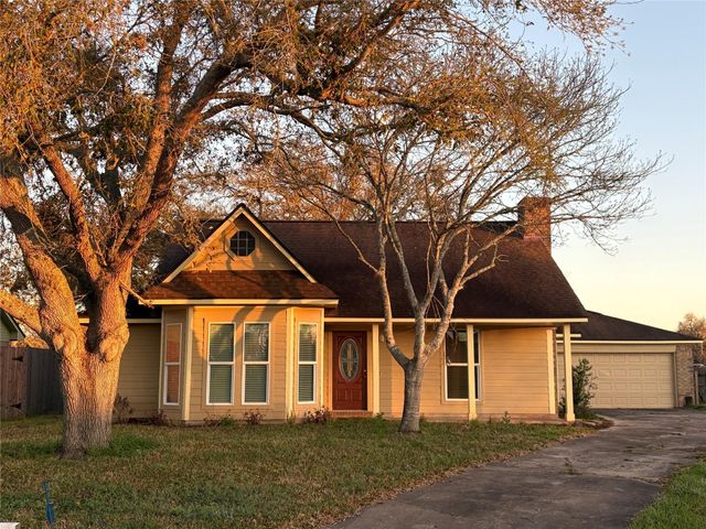 505 Huckleberry, Lake Jackson, TX 77566
