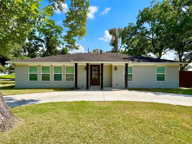 4 Sherwood, Clute, TX, 77531