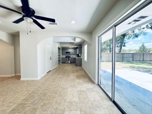2717 Woodlawn St, Dickinson, TX, 77539