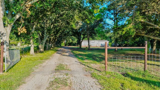 6109 County Road 225, East Bernard, TX, 77435