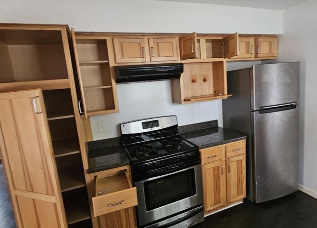 3303 Roaming Woods Ln