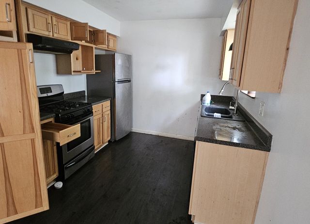 3303 Roaming Woods Ln