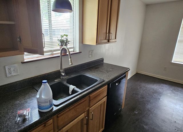 3303 Roaming Woods Ln