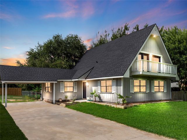 305 Johnson, Palacios, TX, 77465