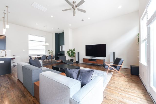 1048 15th 1/2, Houston, TX, 77008