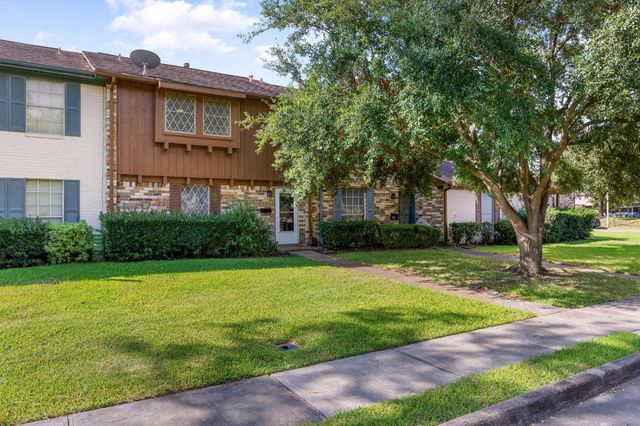 907 Garden Walk, La Porte, TX, 77571