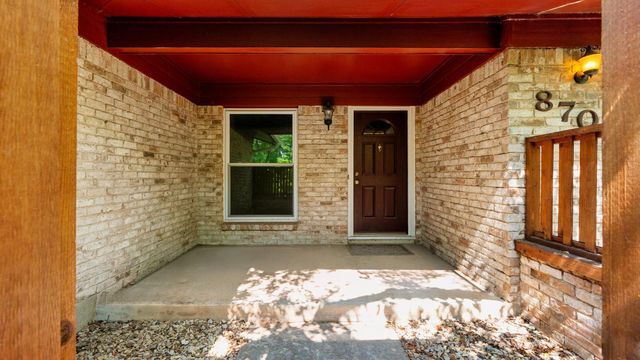 8704 Primrose