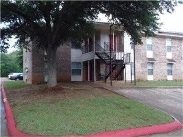 1600 Murchison