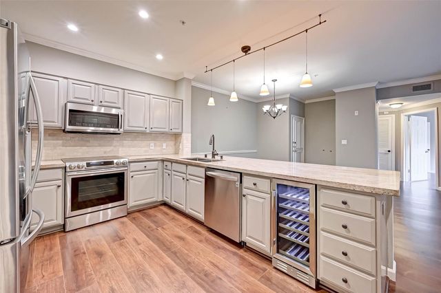 2111 Welch, Houston, TX, 77019