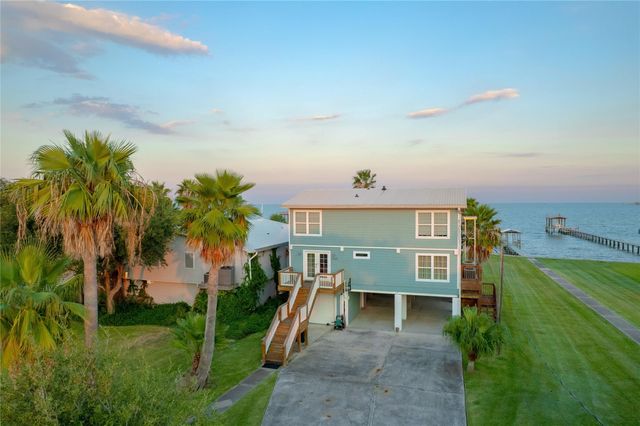  1309 8th St, San Leon, TX 77539