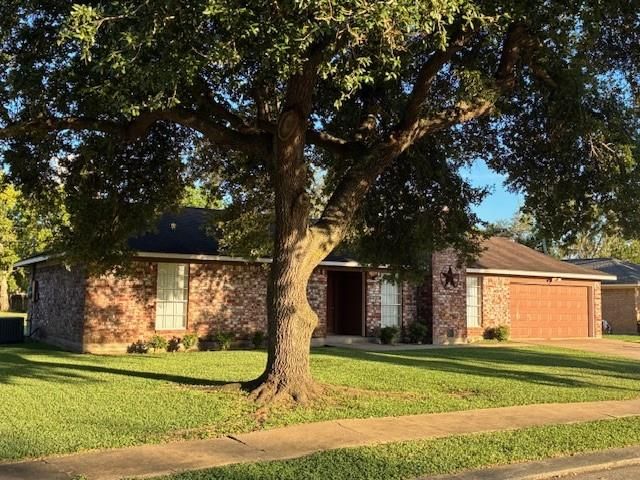 210 Larkspur, Lake Jackson, TX, 77566