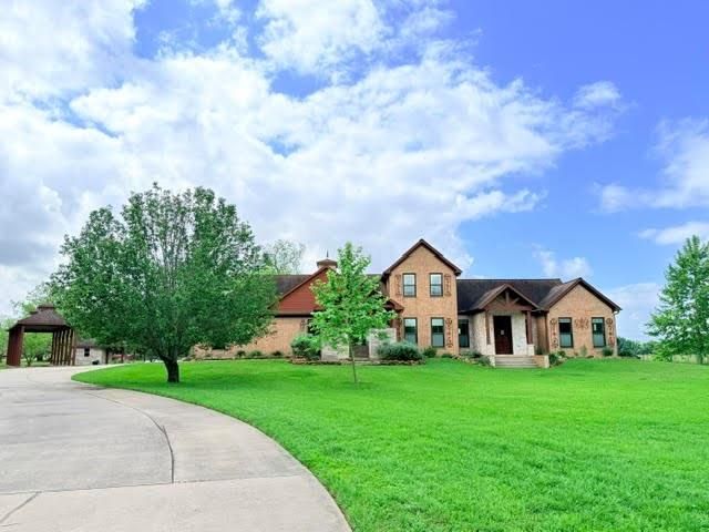 100 Pecan Grove, Sealy, TX, 77474