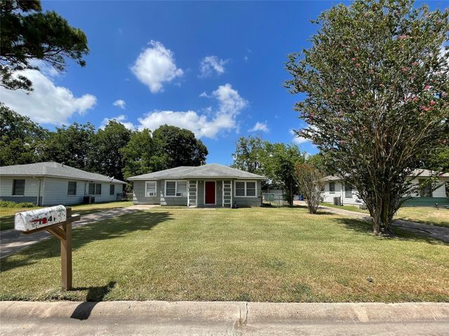  1241 Chevy Chase Dr, Angleton, TX 77515