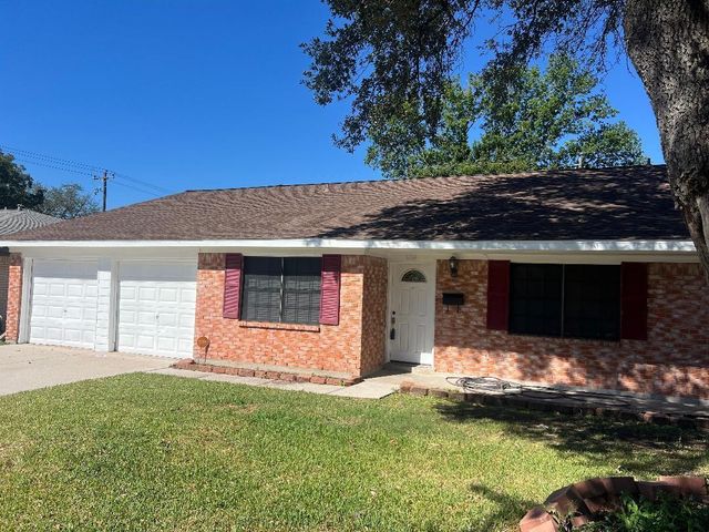  1104 E 13th St, Deer Park, TX 77536
