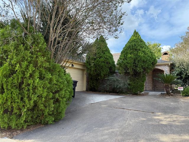  12734 Ashford Chase Dr, Houston, TX 77082