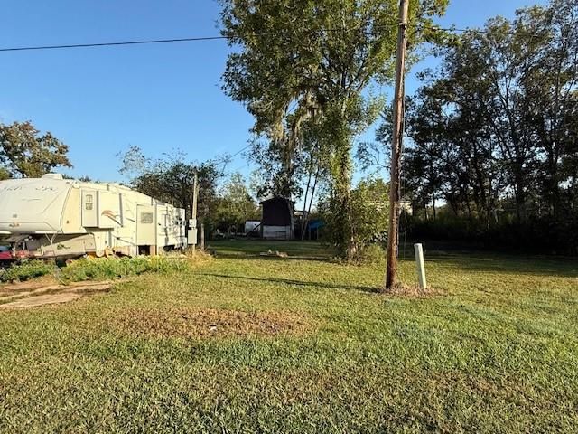 106 Lake, Holiday Lakes, TX, 77515
