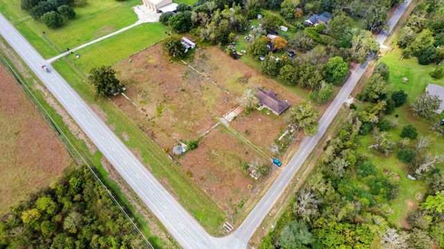  7442 County Road 42, Rosharon, TX 77583