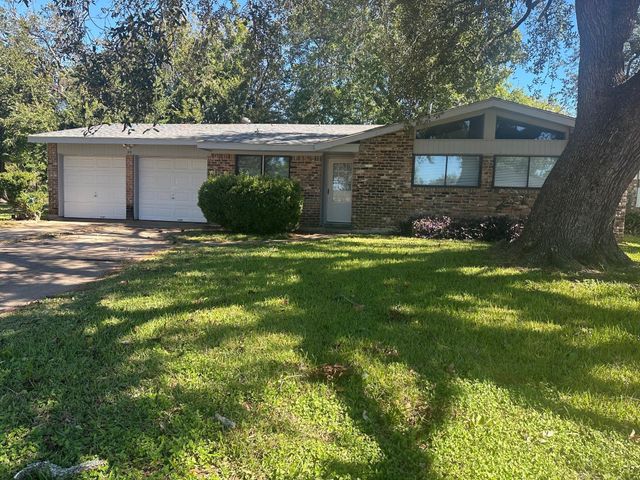 319 Chestnut, Lake Jackson, TX, 77566