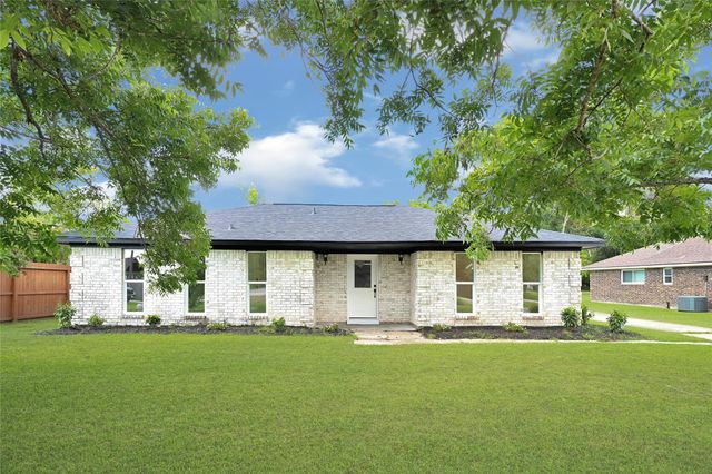 7114 Fox Run, Angleton, TX, 77515