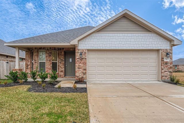  35 Greenbriar Loop, Angleton, TX 77515