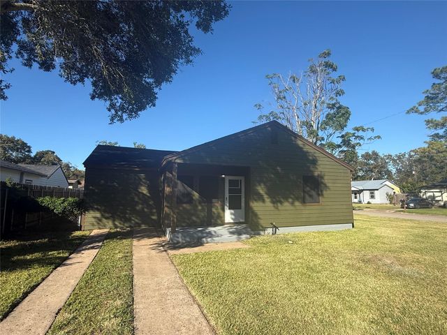 749 Lorrain, Angleton, TX, 77515