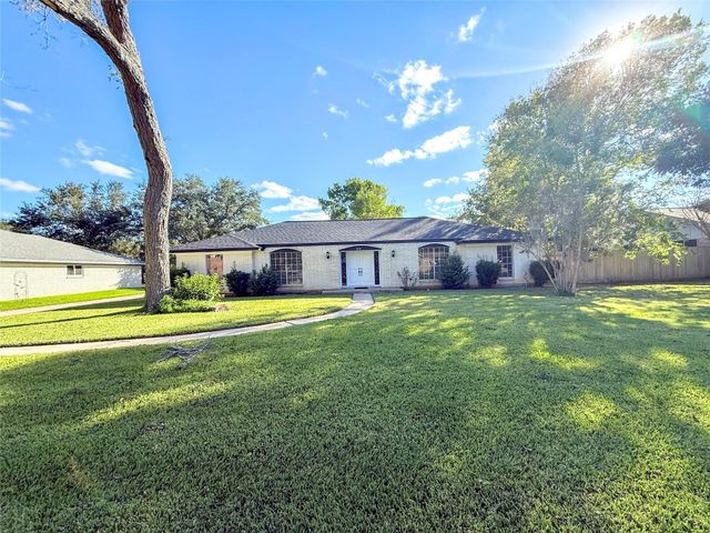 104 Iris, Lake Jackson, TX, 77566