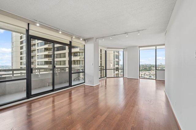 14 Greenway, Houston, TX, 77046
